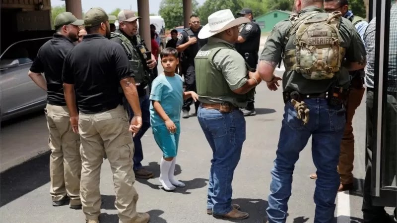عاجل.. «فيديو» يرصد مرتكب مذبحة «تكساس» قبل اقتحامه المدرسة