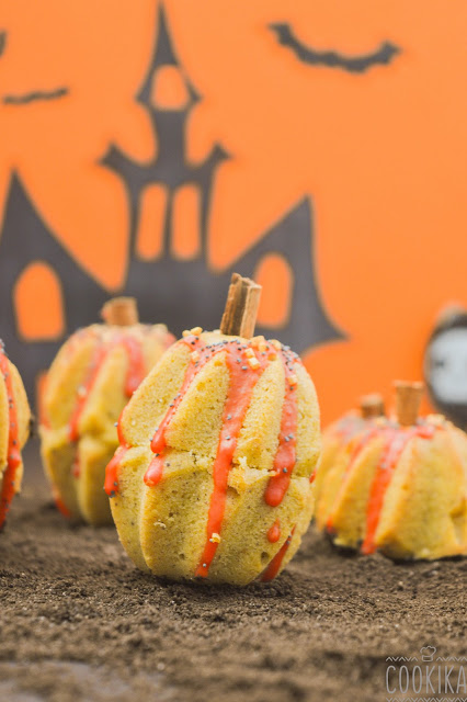 Halloween Pumpkin Mini Cakes