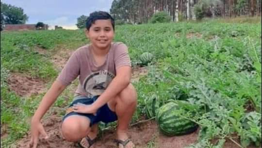 CONCORDIA: El esfuerzo tiene recompensa: Niño de Concordia con 11 años plantó sandias y cumplió su sueño