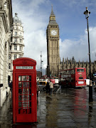 Londra'da yağmur karşılar umarım beni, hayallerim hep bu yöndeydi. ^^ (london big ben phone box)