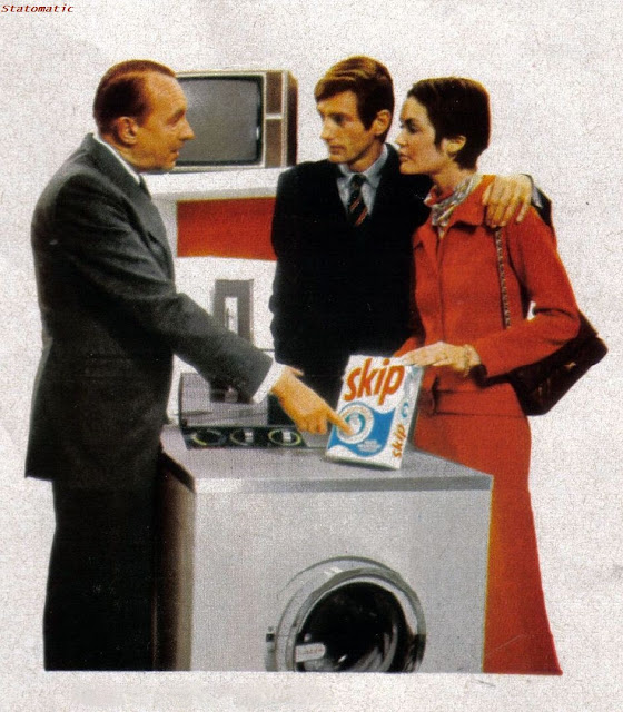 Dans notre photo, la machine à laver Super-Automatique Singer, modèle 581 Grand Luxe. Elle lave 5kg de linge et utilise 22 programmes de lavage, cycles classiques et biologiques. Mise en route automatique à l'heure choisie. Comme toutes les machines singer, elle vous est livrée avec un paquet de Skip.