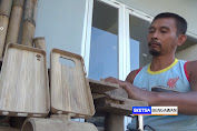 Unik, Disabilitas di Jombang Buat Casing Berbahan Bambu