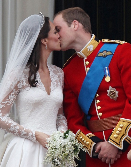 prince william and kate middleton kissing. Prince William et Kate