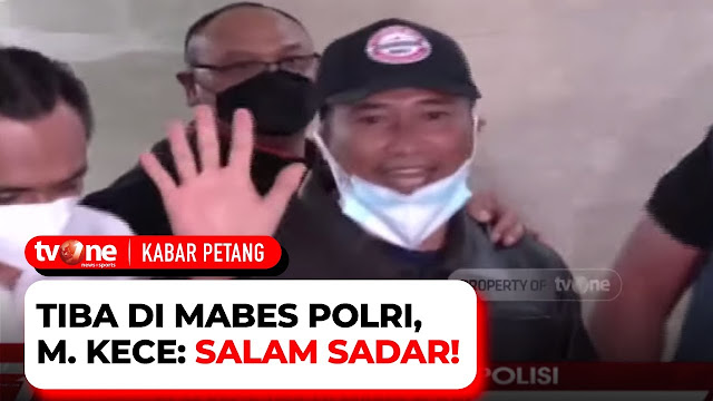 tersangka kasus dugaan penistaan agama tiba Bareskrim Polri Tiba di Bareskrim, Muhammad Kece masih ngoceh: Semoga Bangsa Indonesia pada Nyadar