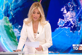 Conduttrice telegiornalista bionda tg5 Roberta Floris