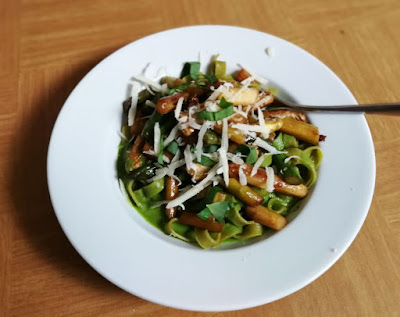 Tagliatelle mit Spargel, Pute und Bärlauchsauce