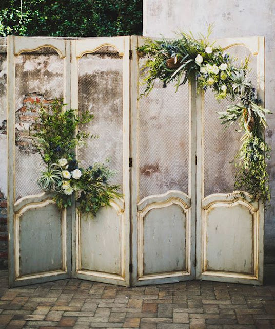 Atlanta florist, Atlanta wedding, Bloomin’ Bouquets, florist, dried flowers, instillations, 2018 wedding, mixed hues, Ponderosa & Thyme, Amanda Jewel + Design, wedding flowers, flower instillation