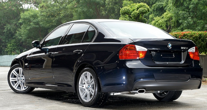 Spesifikasi Harga  Mobil  BMW  320i  E90  sedan Kompak Gen5 