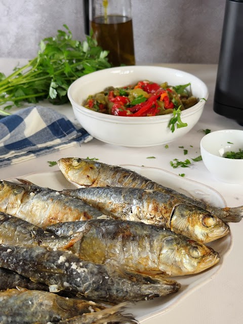  Sardinhas Assadas na Airfryer com Salada de Pimentos