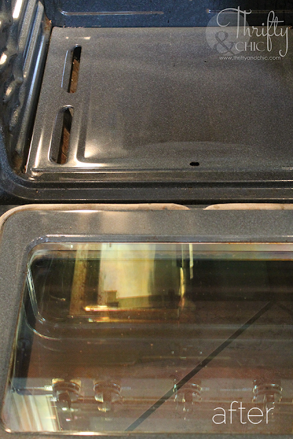 How to clean your oven naturally in just a few minutes using things you probably already have at home