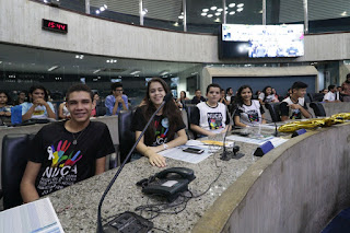 Em comemoração aos 20 anos do Selo Unicef no Ceará, jovens ocupam cadeiras dos deputados na Assembleia Legislativa
