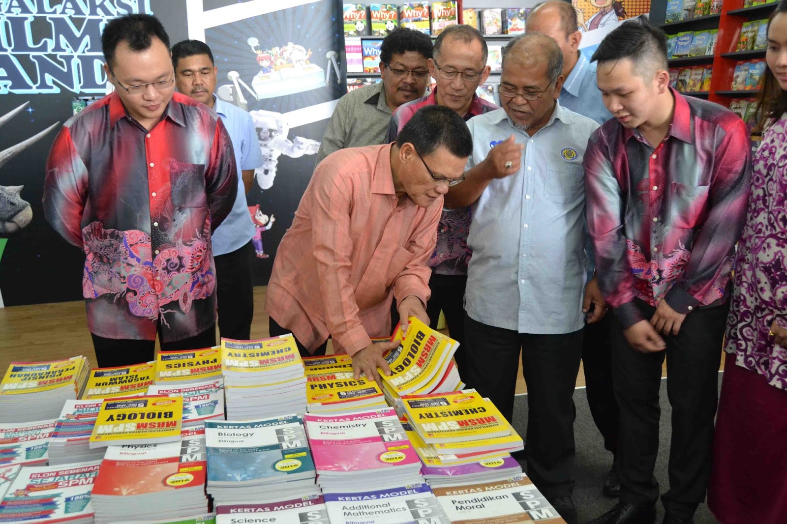 Khabar Pahang: Daripada cuma sebuah kedai buku, kini jadi ...