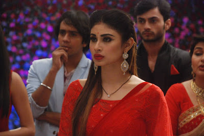 Mouni Roy Actress Hot HD Image