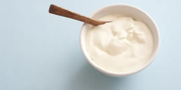 greek yogurt yang dicampur biji-bijian dan buah bisa membantu meningkatkan kualitas tidur