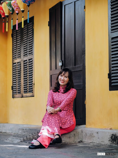 Ao Dai photography tour in Vietnam's yellow city: Take portrait photos with Japanese bridge, ancient houses, Hoai river in Hoi An