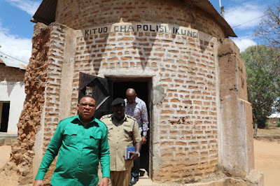 Masauni Ametimiza Ahadi Yake Ya Kutembelea WIilaya ya Ikungi  kujionea maendeleo ya ujenzi wa kituo cha Polisi.  