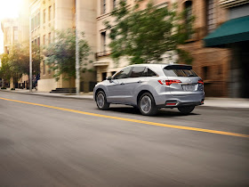 Rear 3/4 view of 2017 Acura RDX with Advance