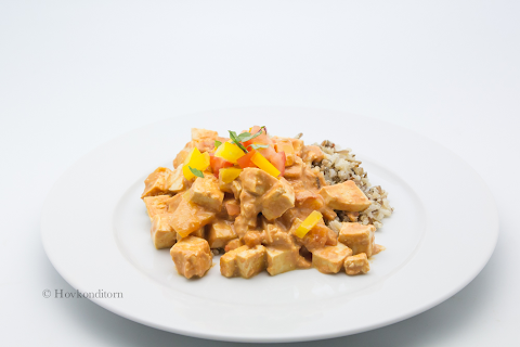 Tofu Stroganoff with tomato and bell pepper