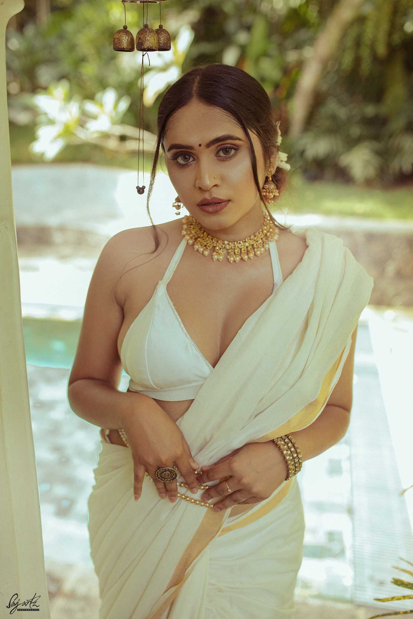 Anju Chandrasekara. Sri Lankan model Anju Chandrasekara. Anju Chandrasekara Instagram. hot half saree. Indian beauty girls. beautiful girls in saree
