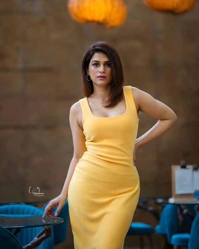 Shraddha Das sexy curvy body figure, Shraddha Das sexy, Shraddha Das hot, Shraddha Das Big Ass, Shraddha Das hottest looks