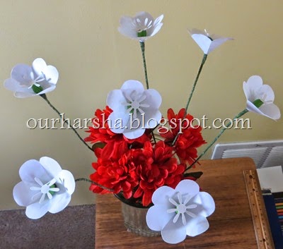 white 6 petal paper flowers (2)