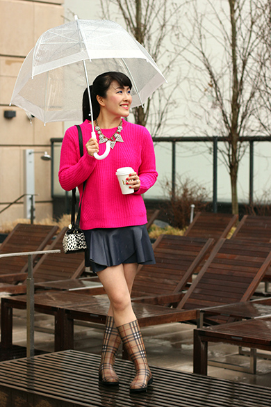 Forever 21 hot pink fireside cable knit sweater 
with Zara navy blue poplin mini skirt