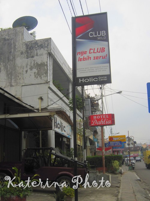 Rumah China Jembatan Limpapeh Makan lontong sayur  pakis 