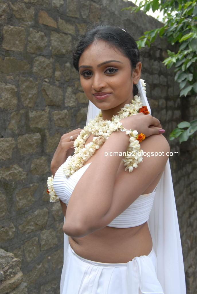 Vahida Wahida tamil aunty bikini