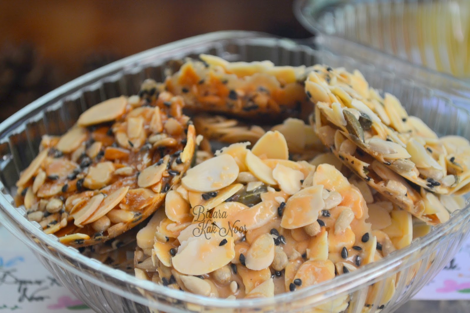 Crispy Almond Yang Sukar Ditolak - Dapur Kak Noor