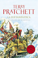 http://elbauldegreenleaves.blogspot.com.es/2017/04/la-luz-fantastica-terry-pratchett.html