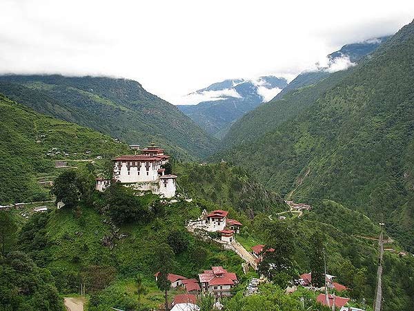 ghe-bhutan-tham-tu-vien-co-xua-huyen-bi (14)