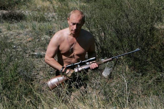 Владимир Путин сензационно разкри,че през 90-те години  му се налагало да спи с оръжие