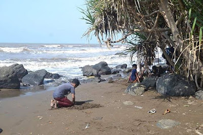 Wisata Batang | Pantai Ujung Negoro, Kandeman, Batang