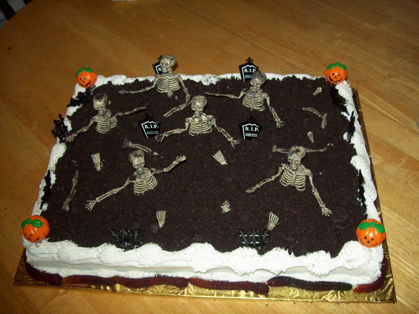 halloween cakes made this halloween cake to celebrate my oldest son s birthday
