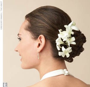 wedding flowers in hair