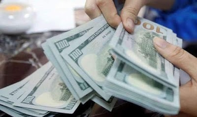 سعر صرف الدولار أمام الدينار اليوم في الأسواق العراقية