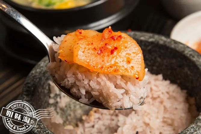 玉豆腐韓國家庭料理泡菜豬肉嫩豆腐煲