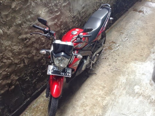 Iklan jual motor yamaha vixion warna merah tahun 2012 original