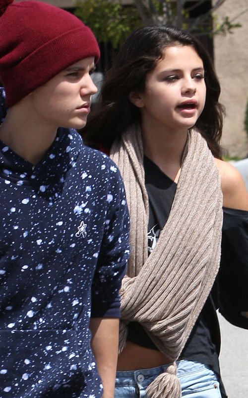 Gambar Justin Bieber dan Selena Gomez intim dan mesra