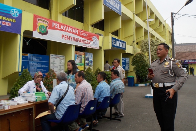 Samsat Cikokol Buka Gerai Malam dan Pengobatan Gratis