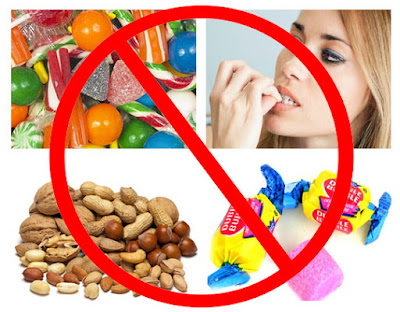 Hạn chế ăn các loại thực phẩm có chứ nhiều đường, tinh bột để tránh máng bám gây sâu răng