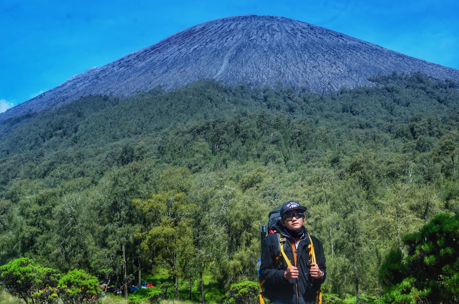 Sebelum Mendaki Gunung Semeru Pastikan Kamu Sudah 