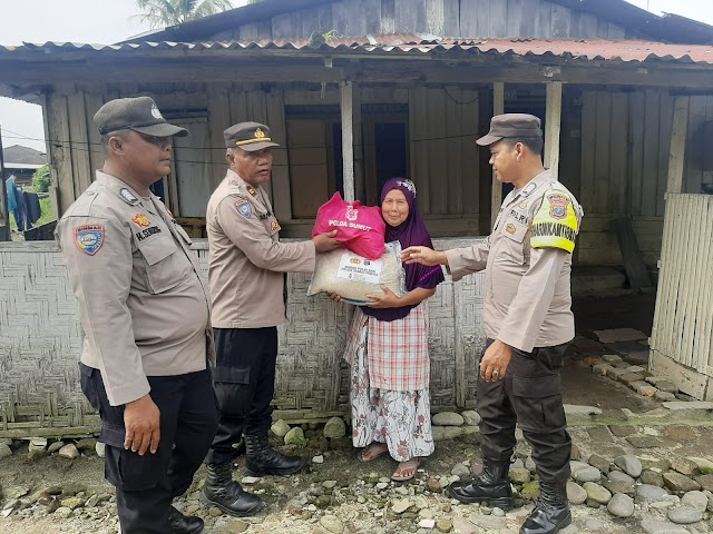 Polsek Pantai Cermin Salurkan Baksos Bagi Masyarakat Kurang Mampu