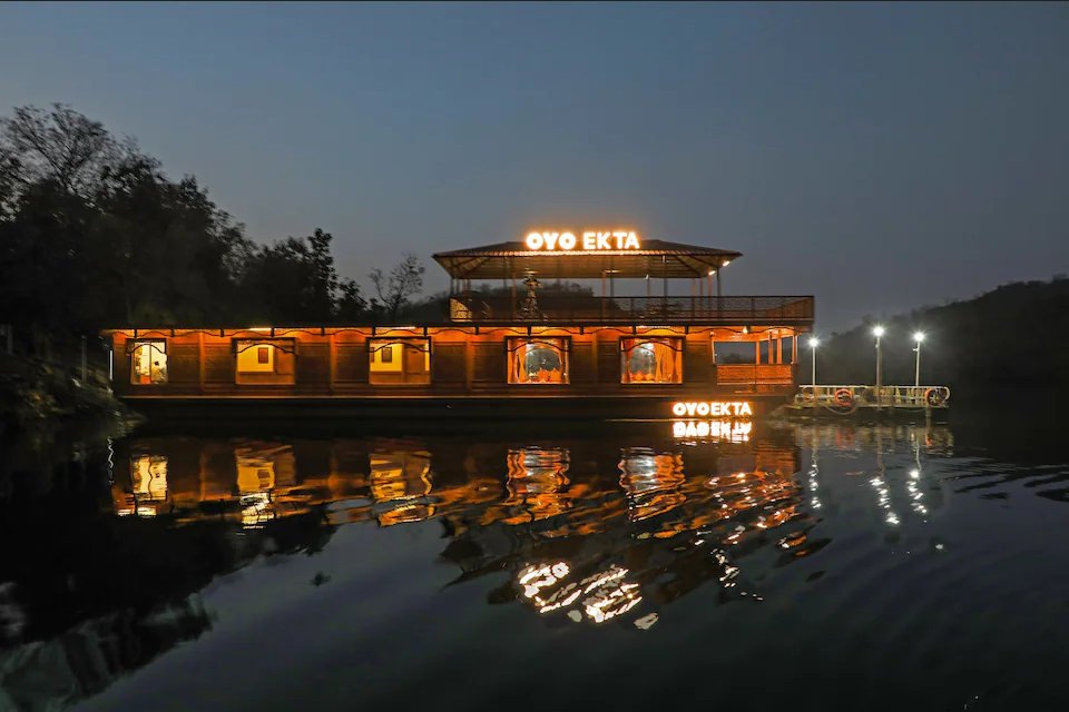 Gujarat First OYO Ekta Houseboat