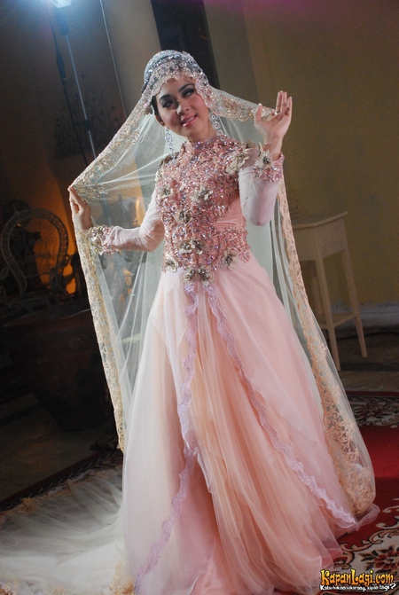 syahrini_di_lokasi_videoklipnya-20110705-007-deni.jpg