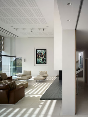 Simple Project House780 Living Room with White Ceiling and White Wall