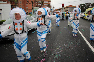 Desfile de disfraces de las fiestas de Lutxana