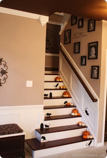 fall decorating stairs martha stewart mice thriftydecorchick.com