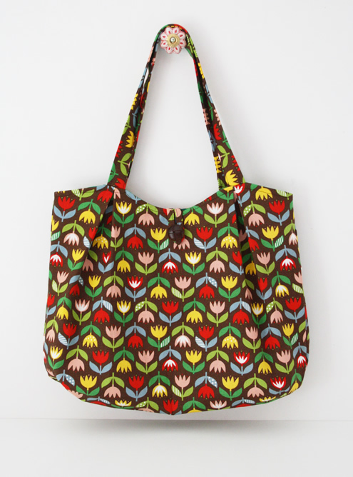 Pleated tote bag