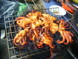 Mực nướng sa tế - một trong những món hải sản ngon tại Đà Nẵng